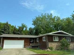 310 Orange St E, Cavalier, ND 58220