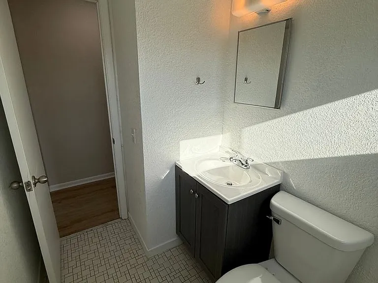 2606 E Hennepin Ave — Photo 10