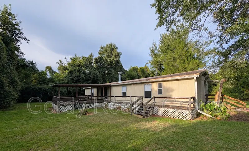 3 bed, 2.0 bath, $1,300 — Photo 2