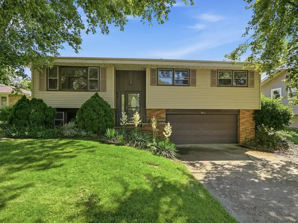 2413 Hickory Dr, Dyer, IN 46311
