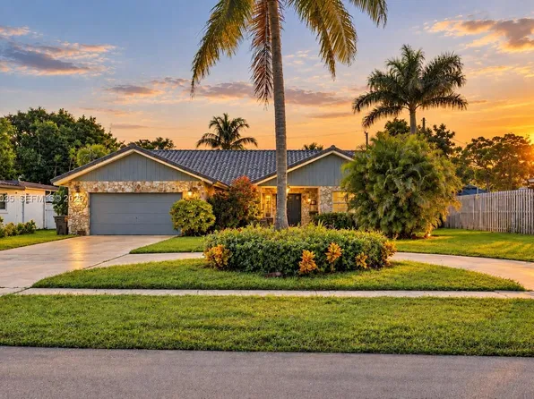 1006 SE 6th St, Deerfield Beach, FL 33441