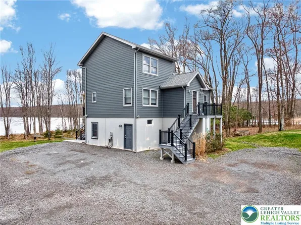208 Phillips Rd, Clifton Township, PA 18424