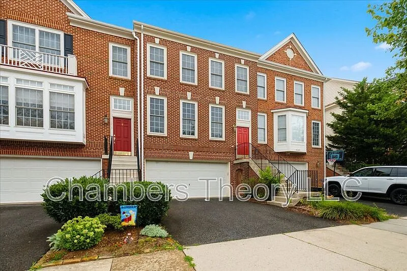 3 bed, 3.5 bath, 2185 sqft, $3,300 — Photo 2
