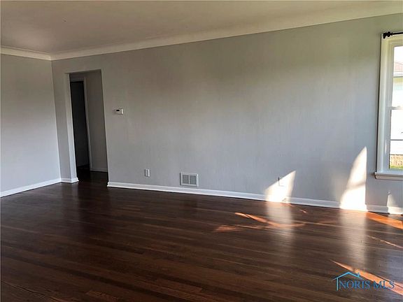 5th image of 846 Hickory St
