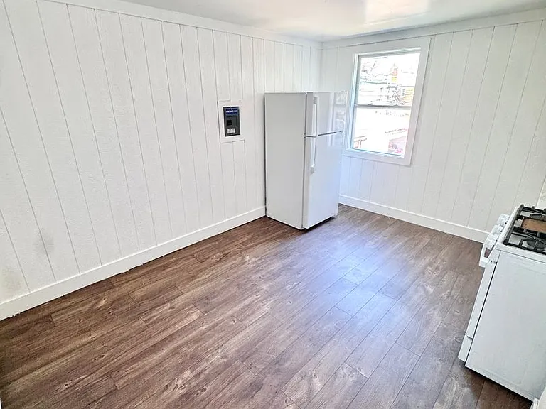 535 W Tilghman St — Photo 22