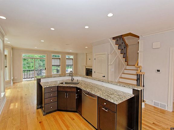 4th image of 52 Bloomingrove Dr