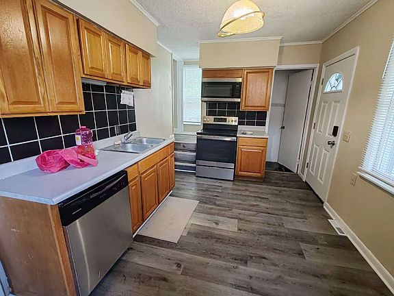 5th image of 31 Tremont Ave