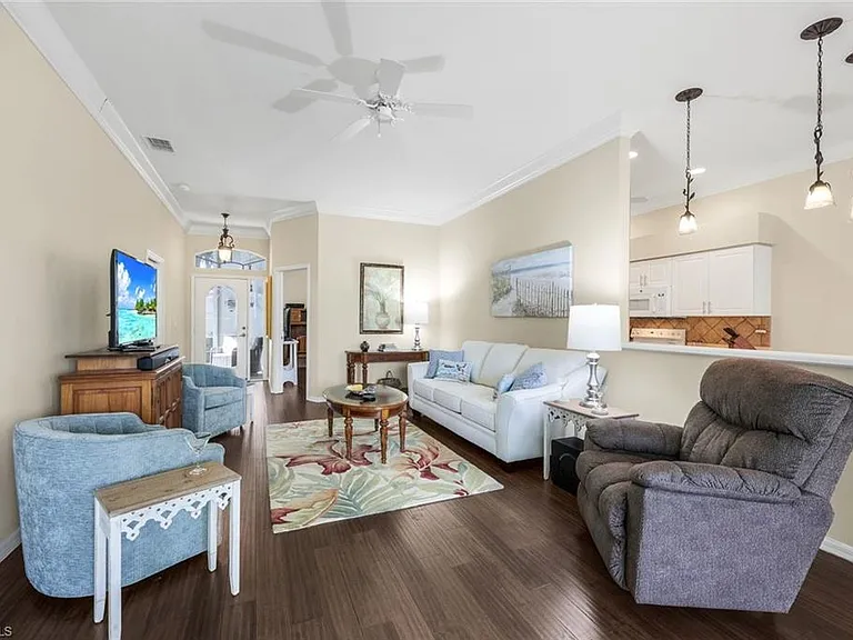 26409 Clarkston Dr — Photo 4