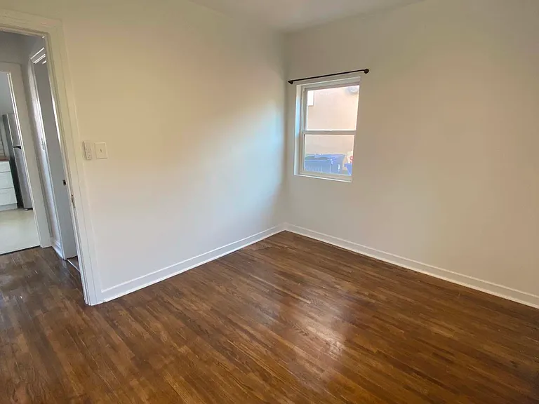 1134 N Evergreen Ave — Photo 15