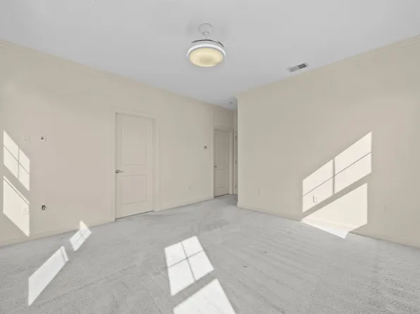 1 Intrepid Place image 20 of 38