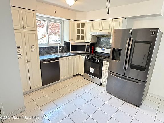 2nd image of 299 Bedford Ave