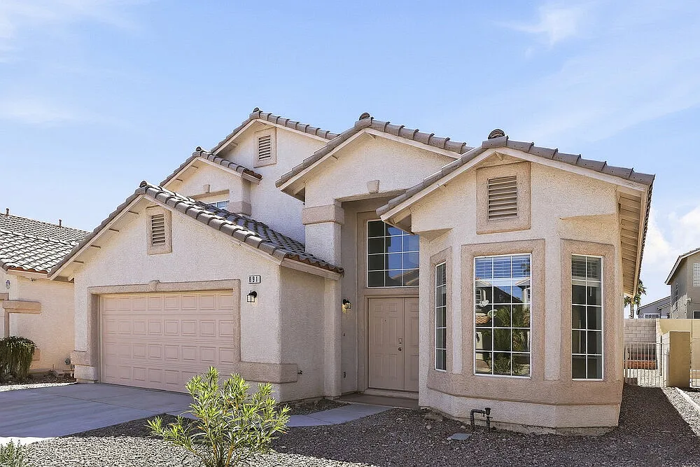 3 bed, 2.5 bath, 1866 sqft, $2,305 — Photo 2