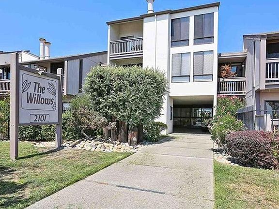 2nd image of 2101 Shoreline Dr APT 460