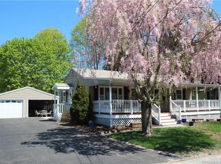 20 Maplewood Dr, Clinton, CT 06413