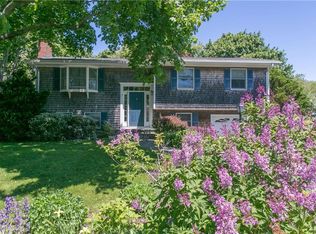 39 Squantum Dr, Middletown, RI 02842