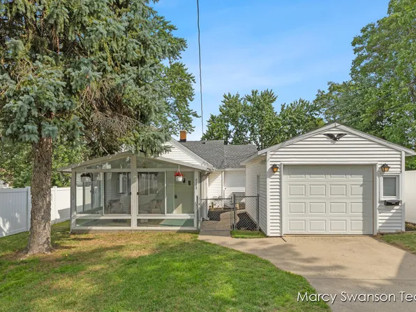 2123 Lee St SW, Wyoming, MI 49519