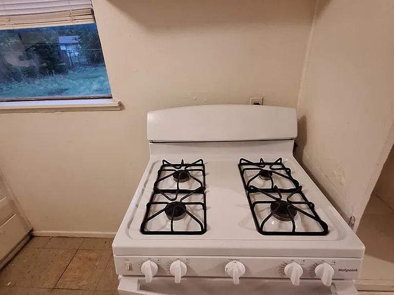 518 N Bowie Dr — Photo 8