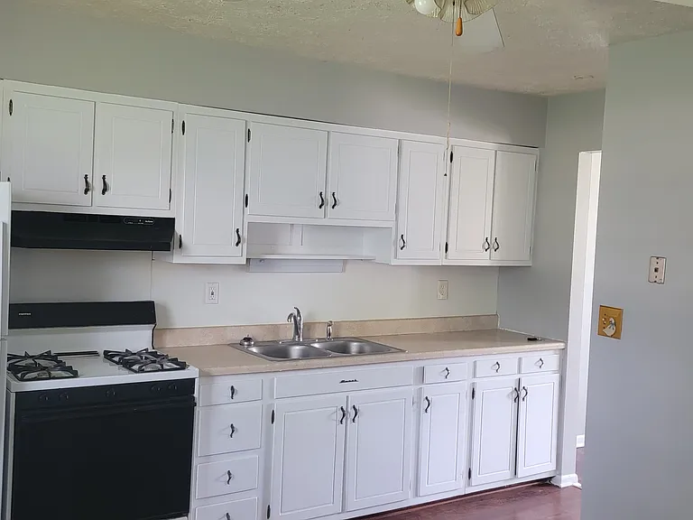 321 Pratt St #3 — Photo 6