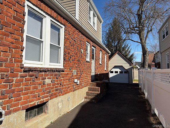 3rd image of 987 Wallace Avenue