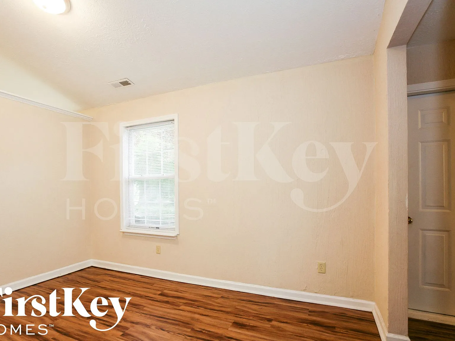 3 bed, 2.0 bath, 1306 sqft, $1,760 — Photo 4
