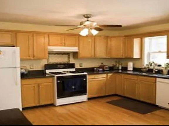 2nd image of 99 Willow Dr