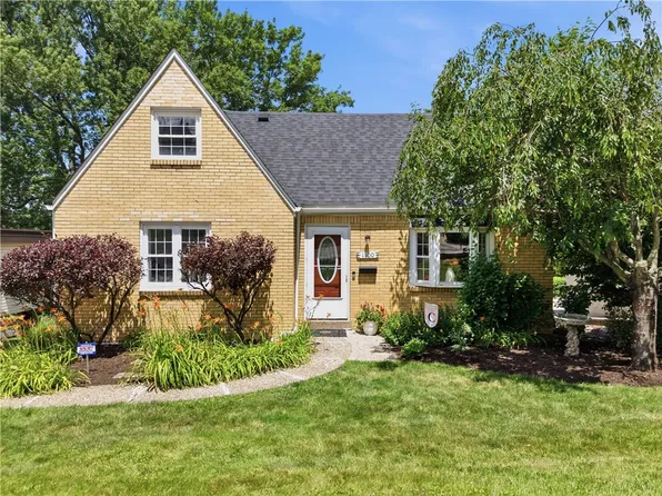 1100 Raven Dr, Pittsburgh, PA 15243