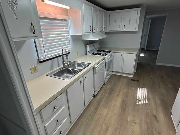 3rd image of 2071 Deborah Ln #10