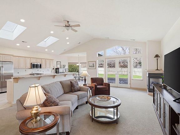 3rd image of 4913 S Woodfield Ln