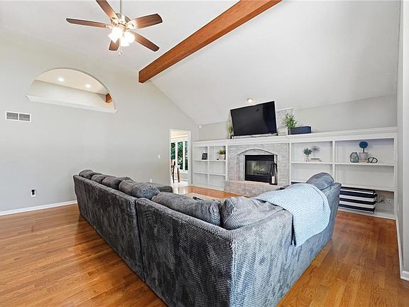 3rd image of 1227 NE 102nd Ct
