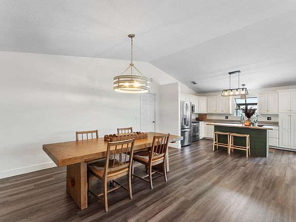 3rd image of 4270 SE BOXLEAF Place