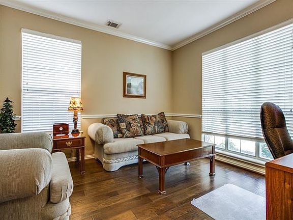 5th image of 804 Clearwater Ln