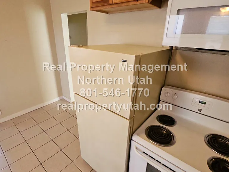 963 Rushton St — Photo 6