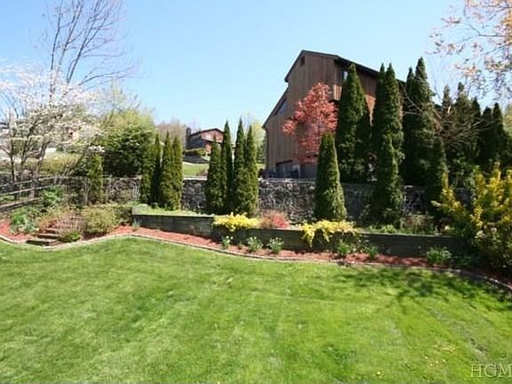 4th image of 36 Hawkes Ave