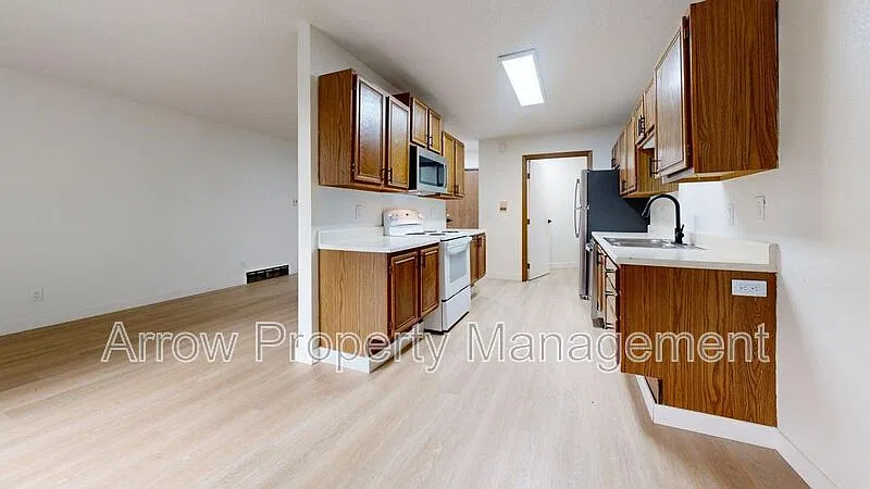 205 E Arbor Ave — Photo 1