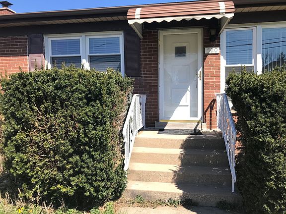 2nd image of 520 E Lincoln Ave