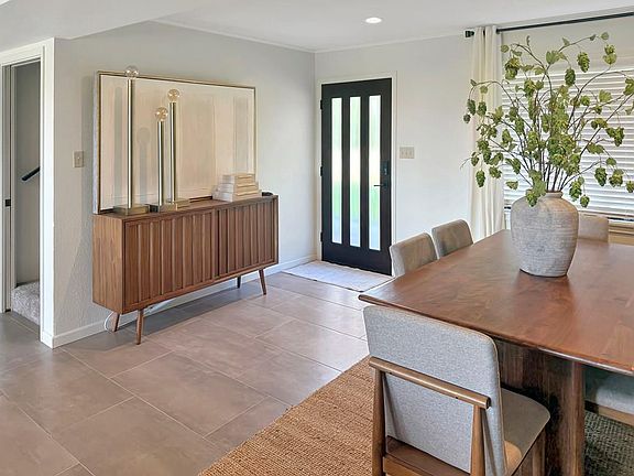 2nd image of 211 Watchhill Rd