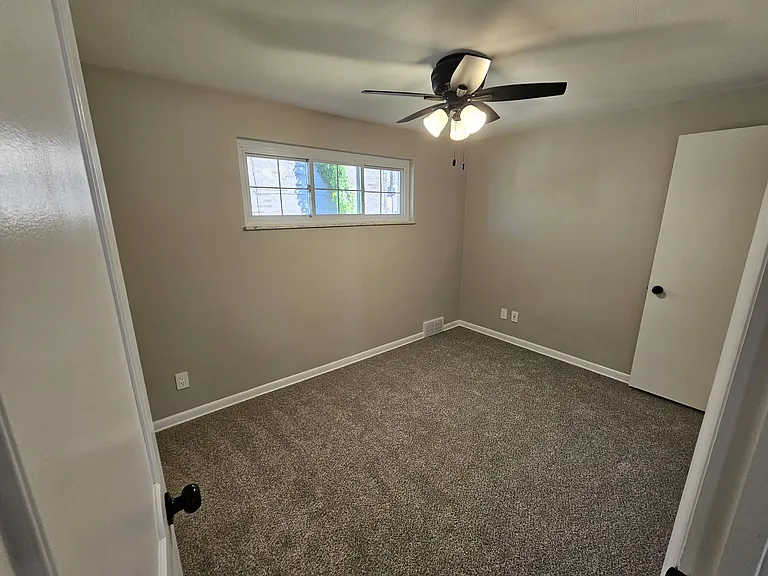 236 McCartney Dr — Photo 24