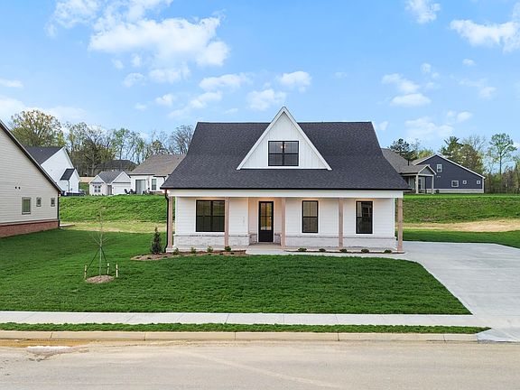 4th image of 382 Poppy Pl