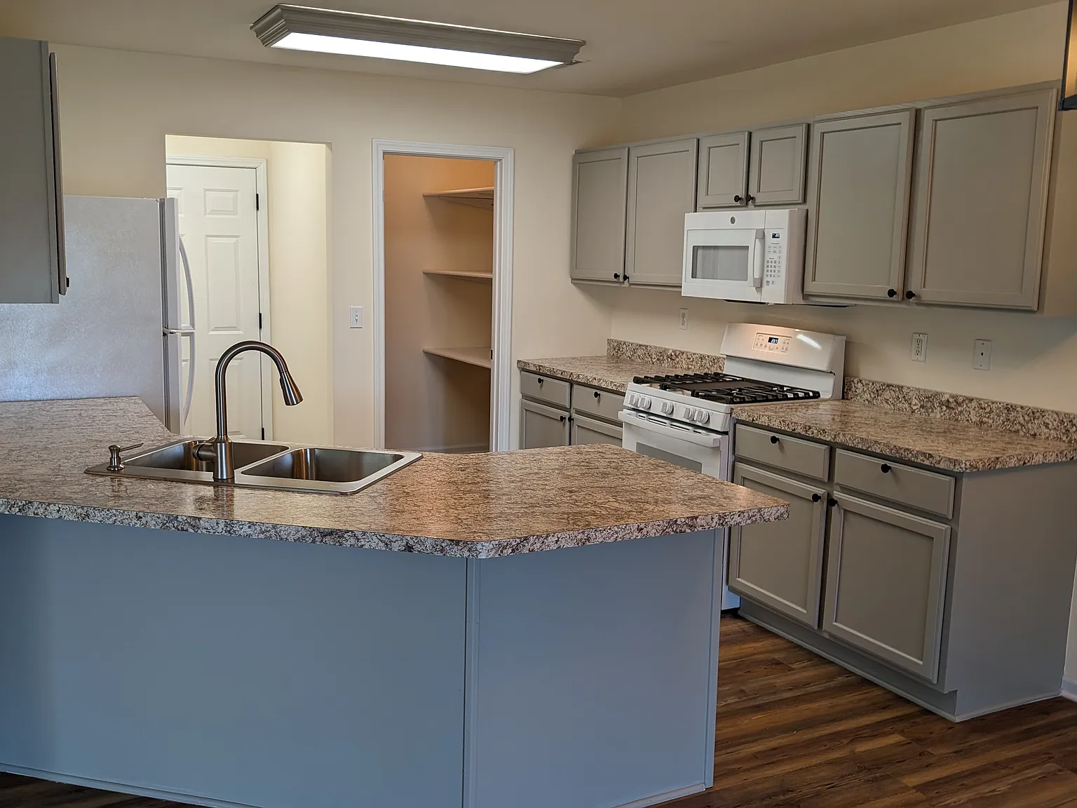 3 bed, 1275 sqft, $1,950 — Photo 2