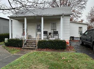 105 N Hickory St, Du Quoin, IL 62832