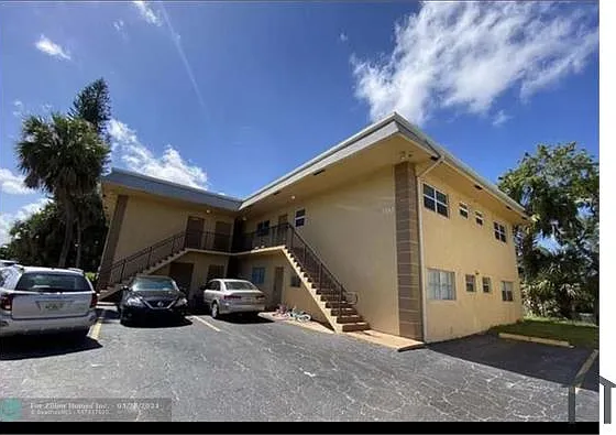1061 NW 45th St — Photo 3
