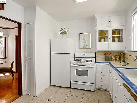 843 Ramona Ave — Photo 6