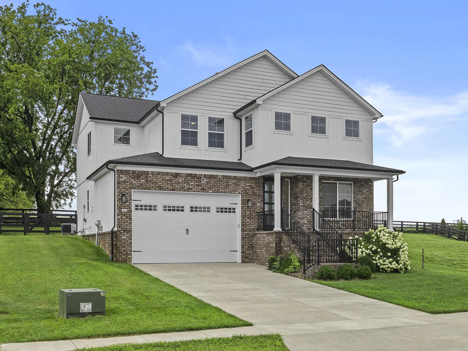 5 bed, 3.0 bath, 2808 sqft, $3,000 — Photo 2