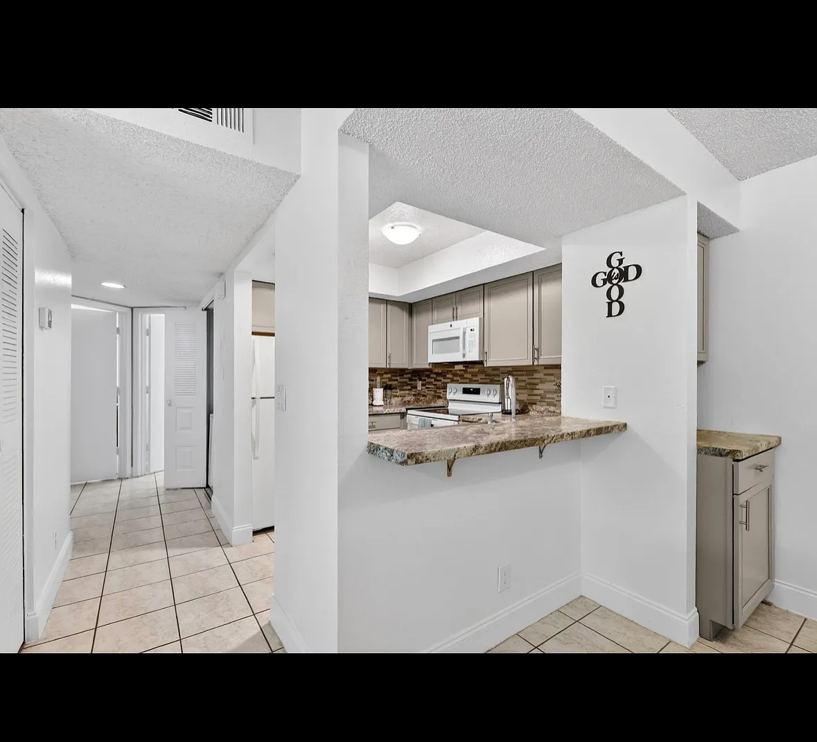2 bed, 886 sqft, $1,700 — Photo 3