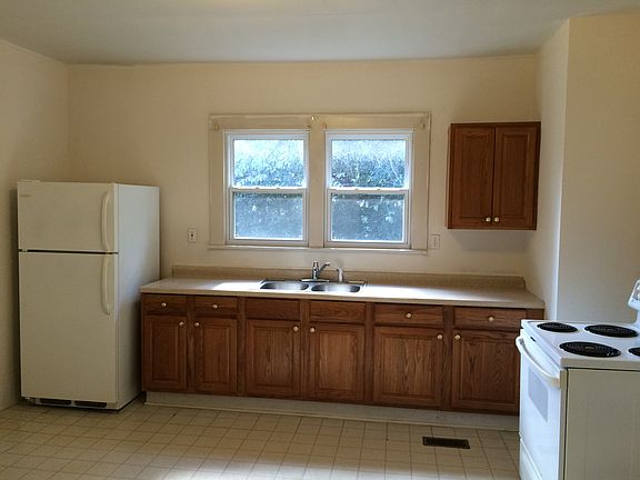 2nd image of 201 Bell St