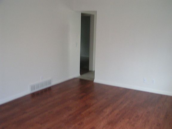 5th image of 2158 Meadowlawn Dr