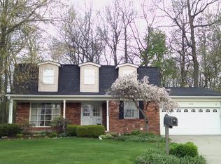 618 Shellbourne Dr, Rochester Hills, MI 48309