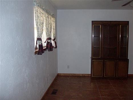 4th image of 109 E Hillcrest Ln