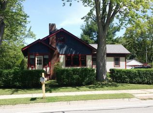 881 E 8th St, Holland, MI 49423