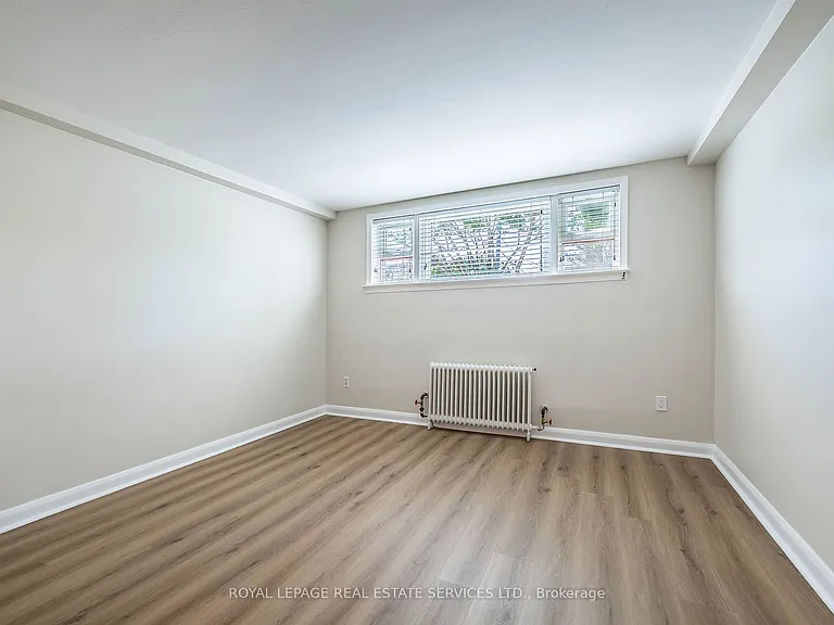 40 Emerald Cres #1 — Photo 16